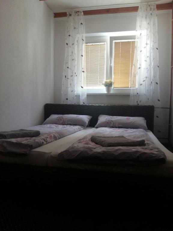 Guest House Faris Travnik Extérieur photo